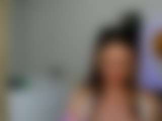 Live cam show with HappySmileee - Amateur on TeamSkeetLive