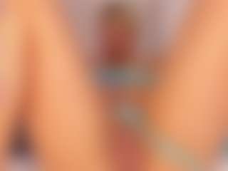 Live cam show with Shelynna - Striptease on AdultVida.com