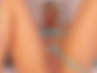 Live cam show with Shelynna - Blonde Hair on AdultVida.com