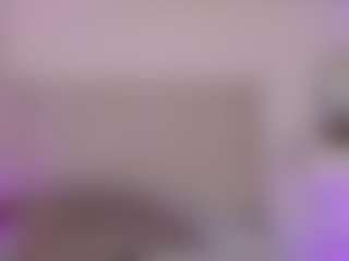 Live cam show with Shelynna - Small Tits on StripNow