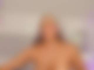 Live cam show with Shelynna - Lush Blonde Hair on CamClone