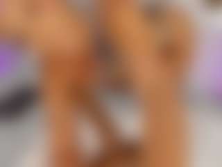 Live cam show with Shelynna - Petite Teen (18+) on Camsoda