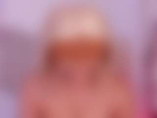 Live cam show with Shelynna - Blonde Hair Curvy on Camsoda