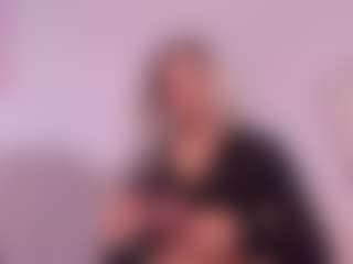 Live cam show with Shelynna - Lush on madthumbs