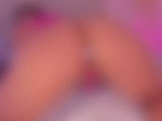 Live cam show with Shelynna - Blonde Hair HD on Fling VIP Chat