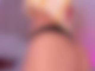 Live cam show with Shelynna - Curvy Small Tits on Camsoda