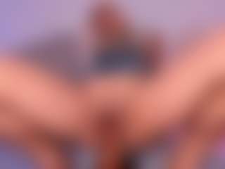 Live cam show with Shelynna - Petite on boobsie.com