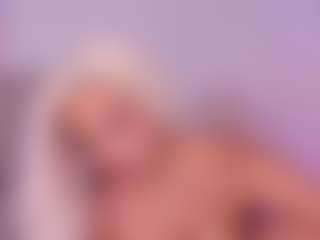 Live cam show with Shelynna - Small Tits on SpunkLive