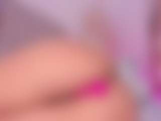 Live cam show with Shelynna - Blonde Hair Petite on Camsoda