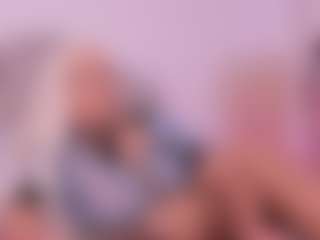 Live cam show with Shelynna - Petite on Streamer API