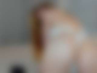Live cam show with Eva-LewisValley - College on Camming Site