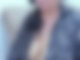 Live cam show with Miah Collings - Brown Hair on eurowanks.com
