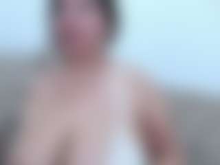 Live cam show with Miah Collings - Hairy Pussy BBW on AdultVida.com