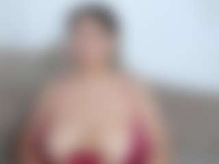 Live cam show with Miah Collings - Brown Hair on Camsoda