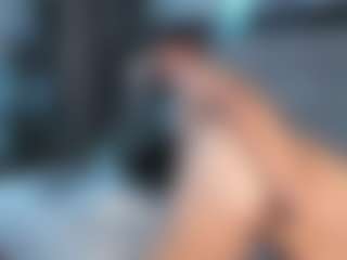 Live cam show with Miah Collings - Brown Hair on Camsoda