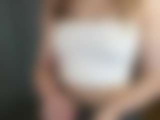 Live cam show with MiaxLust - Flirt on liverealitysex.com