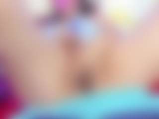 scarlett40 MILF webcam performer live streaming