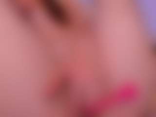 Live cam show with MiaGingerRose - Shaved Pussy on milfzrlive.com