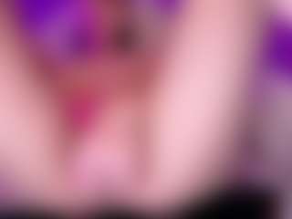 Live cam show with MollyHugs - Cute on Uber Horny