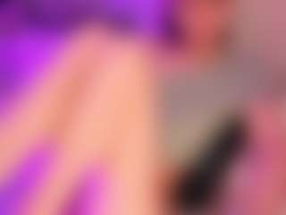 Live cam show with MollyHugs - Student on chickslive.net