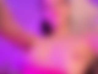 Live cam show with MollyHugs - Princess on Camsoda