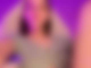 Live cam show with MollyHugs - Princess on slutload
