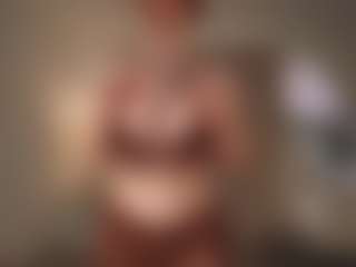 AkaneiroDemon MILF webcam performer live streaming