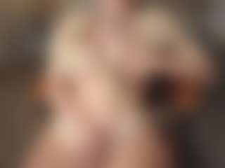AkaneiroDemon MILF webcam performer live streaming
