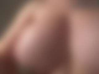 AkaneiroDemon MILF webcam performer live streaming
