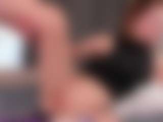 Live cam show with CaseyEmerald - Bedroom on Cam Slut