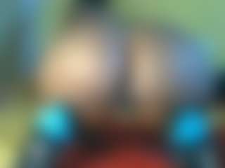 Live cam show with avrilhyn - Ebony on StripNow | kenya
