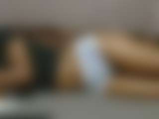 Live cam show with avrilhyn - Camel Toe on Latina Girls