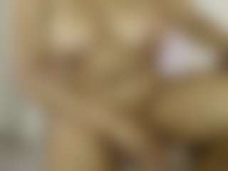 Live cam show with elizabeth-mature - Living Room on Camsoda