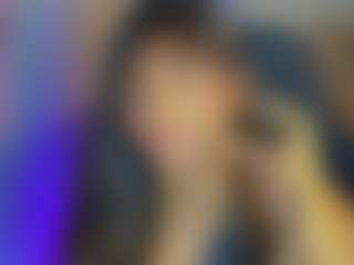 Live cam show with EmiilieEvaans - Facesitting on TeamSkeetLive