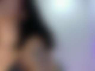 Live cam show with EmiilieEvaans - Petite on Uber Horny