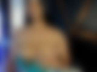 Live cam show with EmiliWilliams - Drinking on parknlotfishbdy