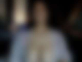 Live cam show with EmiliWilliams - Teen (18+) on TeamSkeetLive