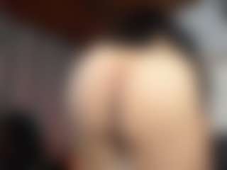 Live cam show with EmiliWilliams - Young Adult Teen (18+) on hornycams.live