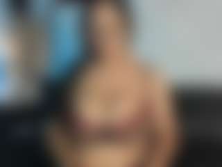 Live cam show with EmiliWilliams - BBW on Camming Site
