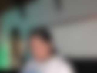 Live cam show with EmiliWilliams - Shaved Pussy on Strip Flash - Live Sex Shows