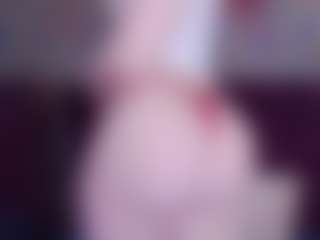 Live cam show with EvaPeachh - Bedroom on Camming Site