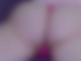 Live cam show with EvaPeachh - Blonde Hair Petite on Camming Site