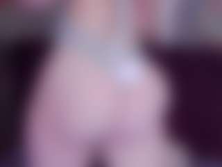 Live cam show with EvaPeachh - Student on SxyPornLive