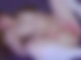 Live cam show with EvaPeachh - Green Eyes on friskycurves.com