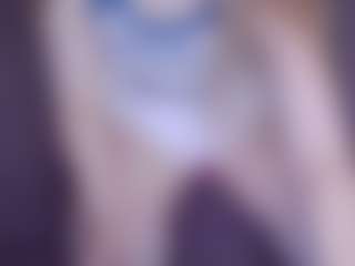 Live cam show with EvaPeachh - Lush Blonde Hair on xplaylive.com