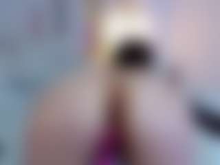 Live cam show with kaissy-bunny - Submissive on Gym Cam Girls
