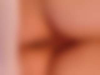Live cam show with KatieMelone - Suck on boobsie.com