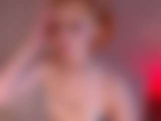 Live cam show with KatieMelone - Blonde Hair on Milfs Live