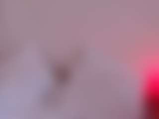 Live cam show with KatieMelone - Blonde Hair on 1on1-livenow