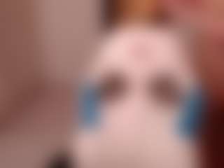 Live cam show with KatieMelone - Suck on Dare Cams